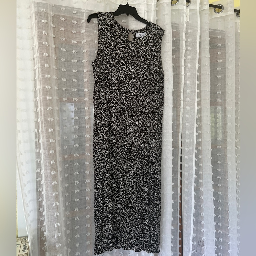 Beautiful ditsy floral maxi dress